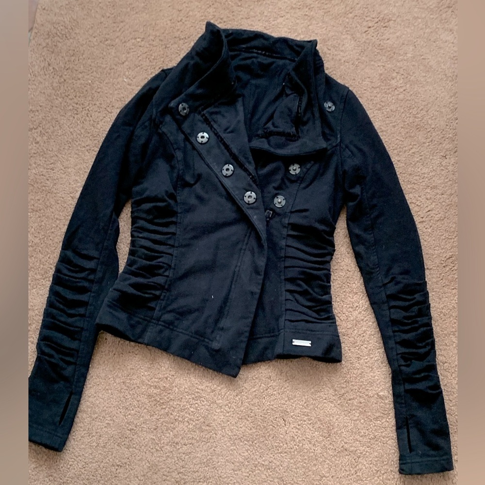 Lululemon black jacket size 4 pleated details and buttons good condition
